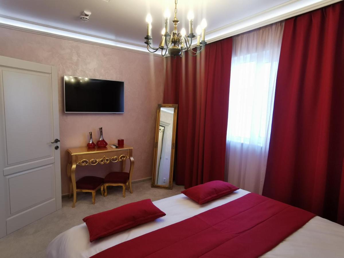 Aparthotel Anomis Mediaş Esterno foto