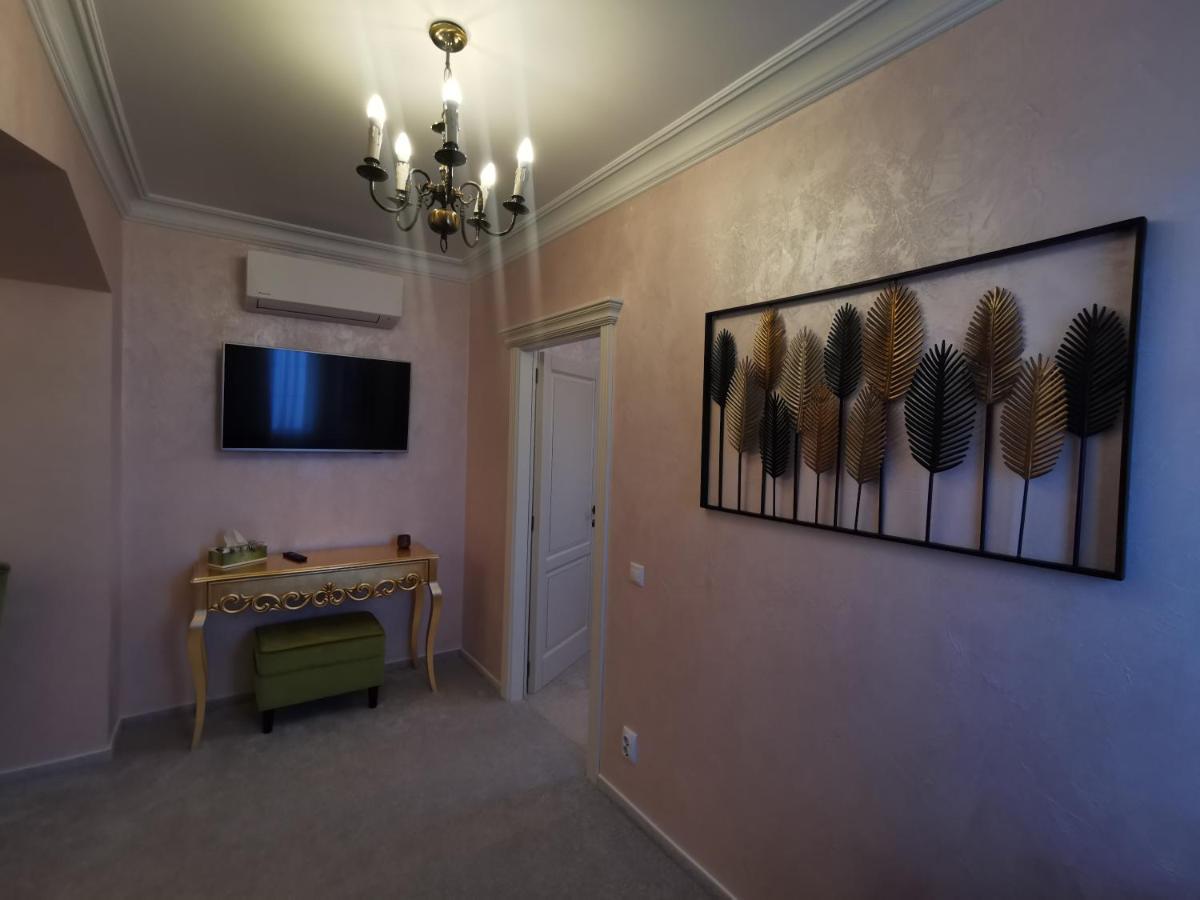 Aparthotel Anomis Mediaş Esterno foto