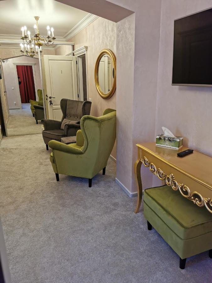 Aparthotel Anomis Mediaş Esterno foto