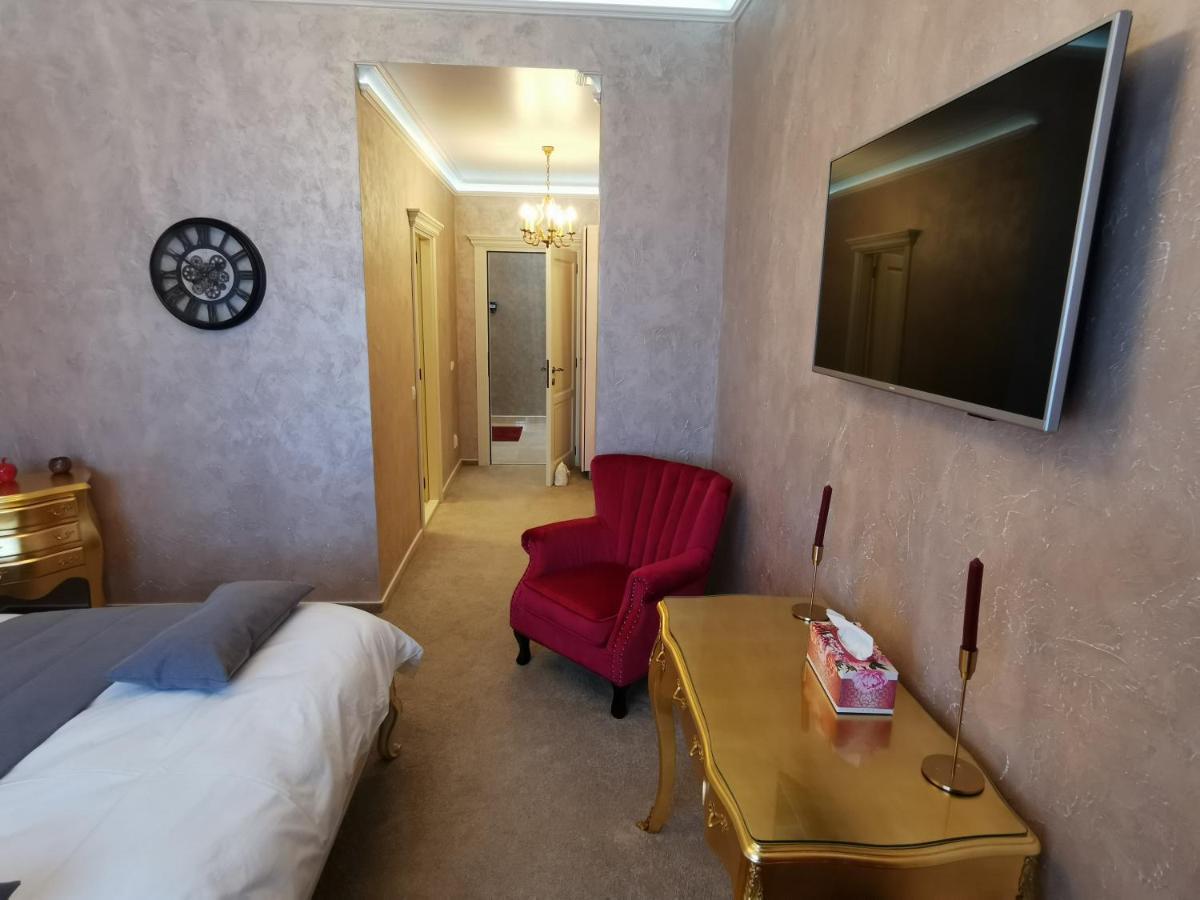 Aparthotel Anomis Mediaş Esterno foto