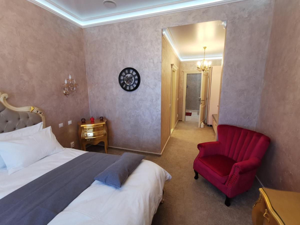 Aparthotel Anomis Mediaş Esterno foto