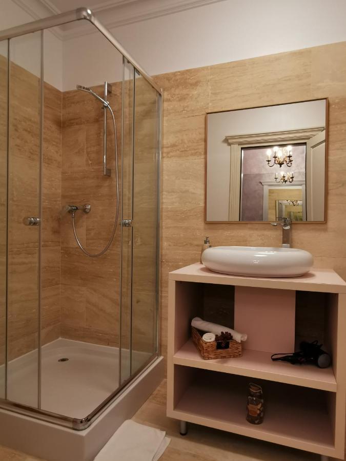 Aparthotel Anomis Mediaş Esterno foto